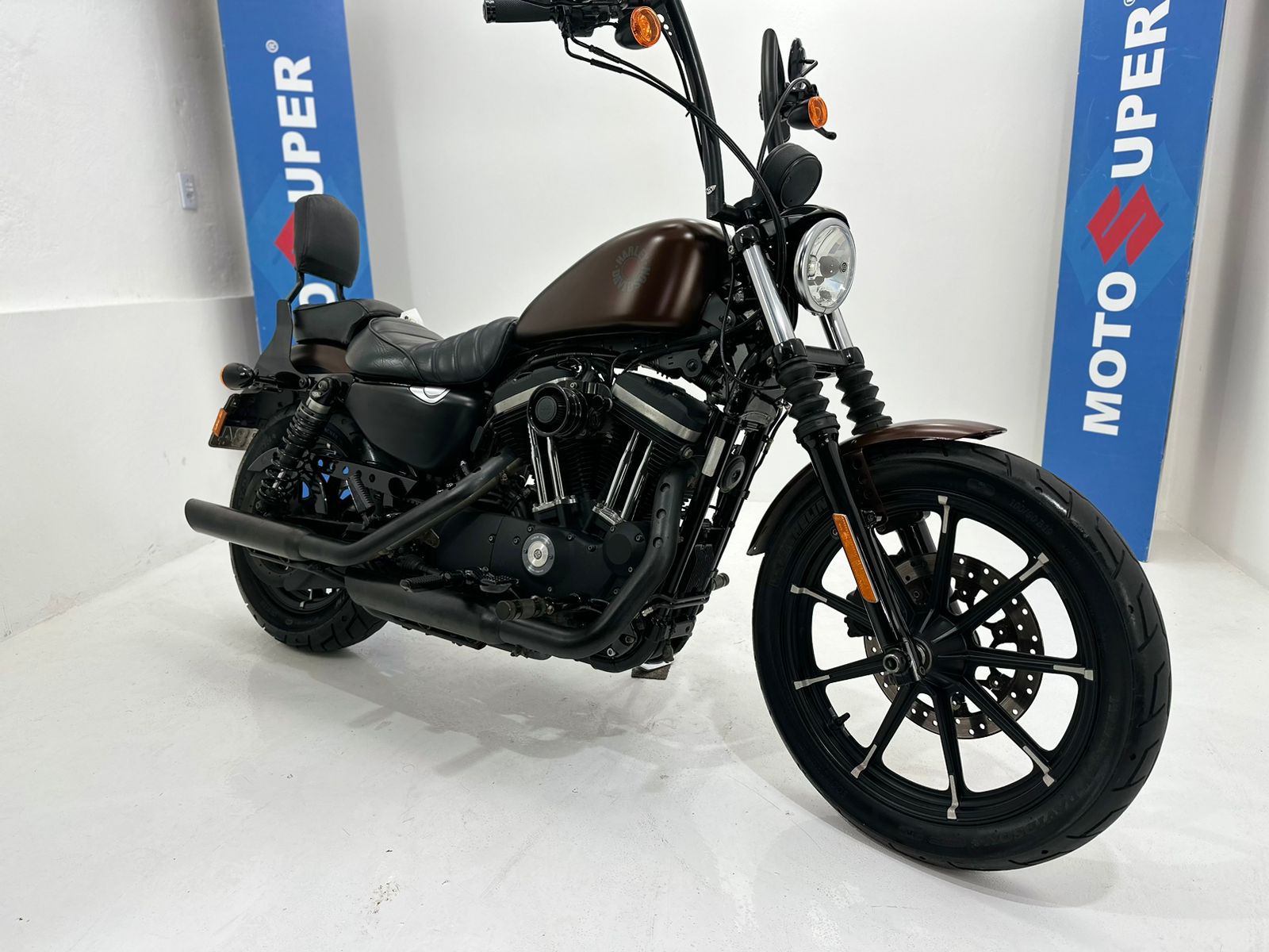 Xl 883 Iron