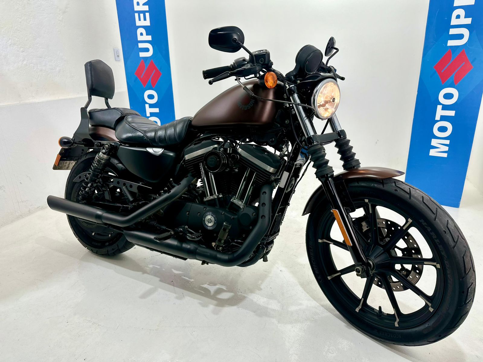 Xl 883 Iron