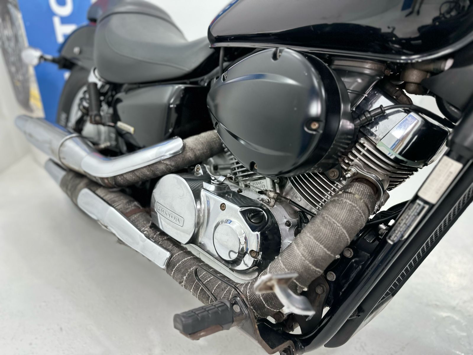 Shadow 750
