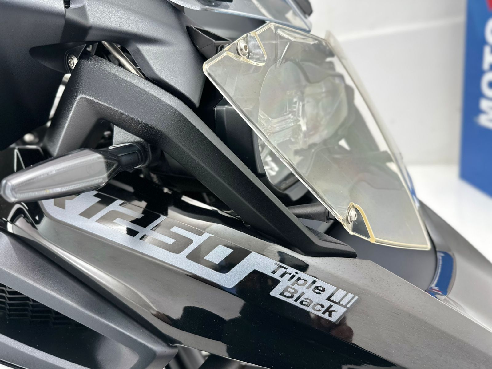 BMW R1250 Triple Black