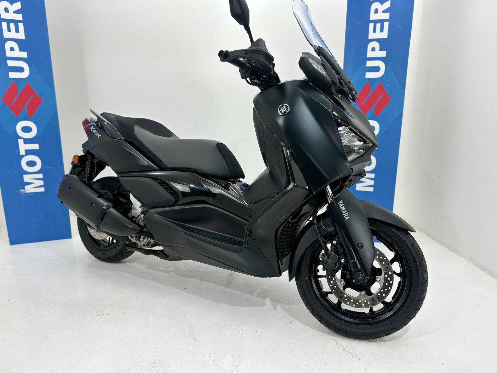 Xmax Conected