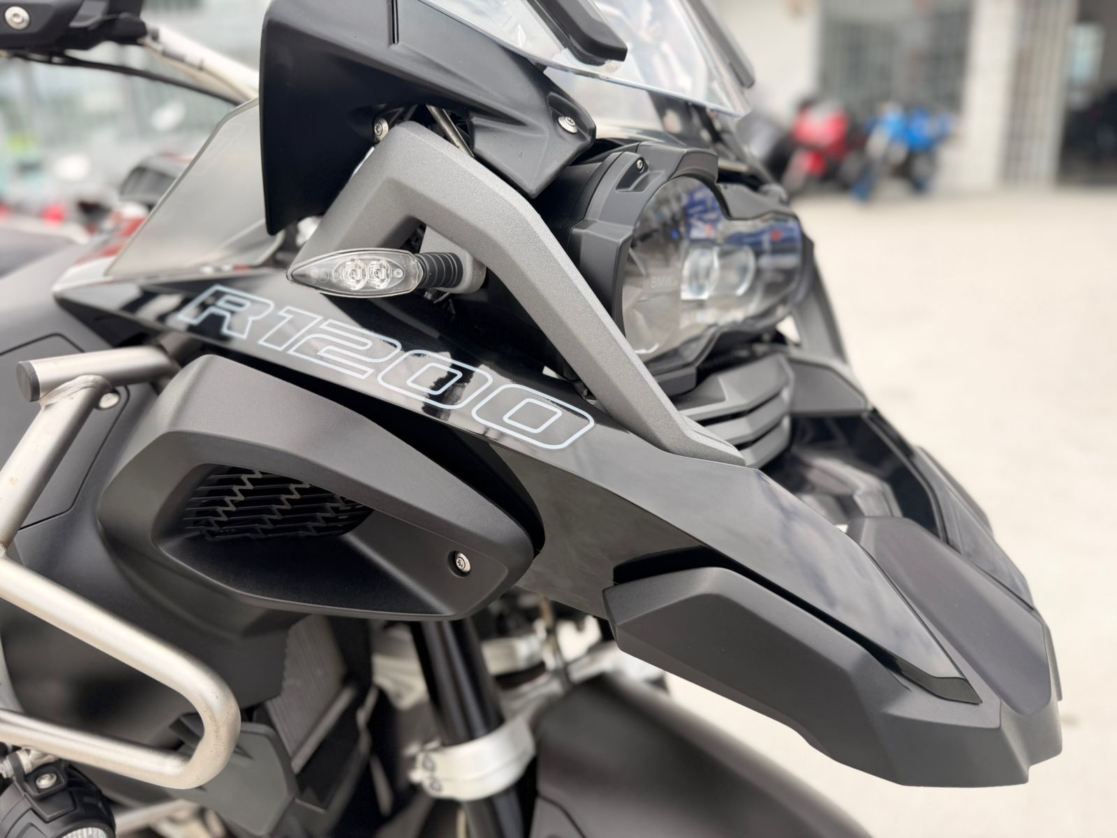 R 1200 GSA triple black