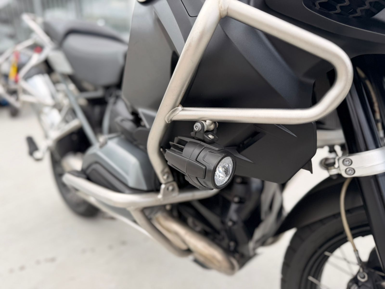 R 1200 GSA triple black