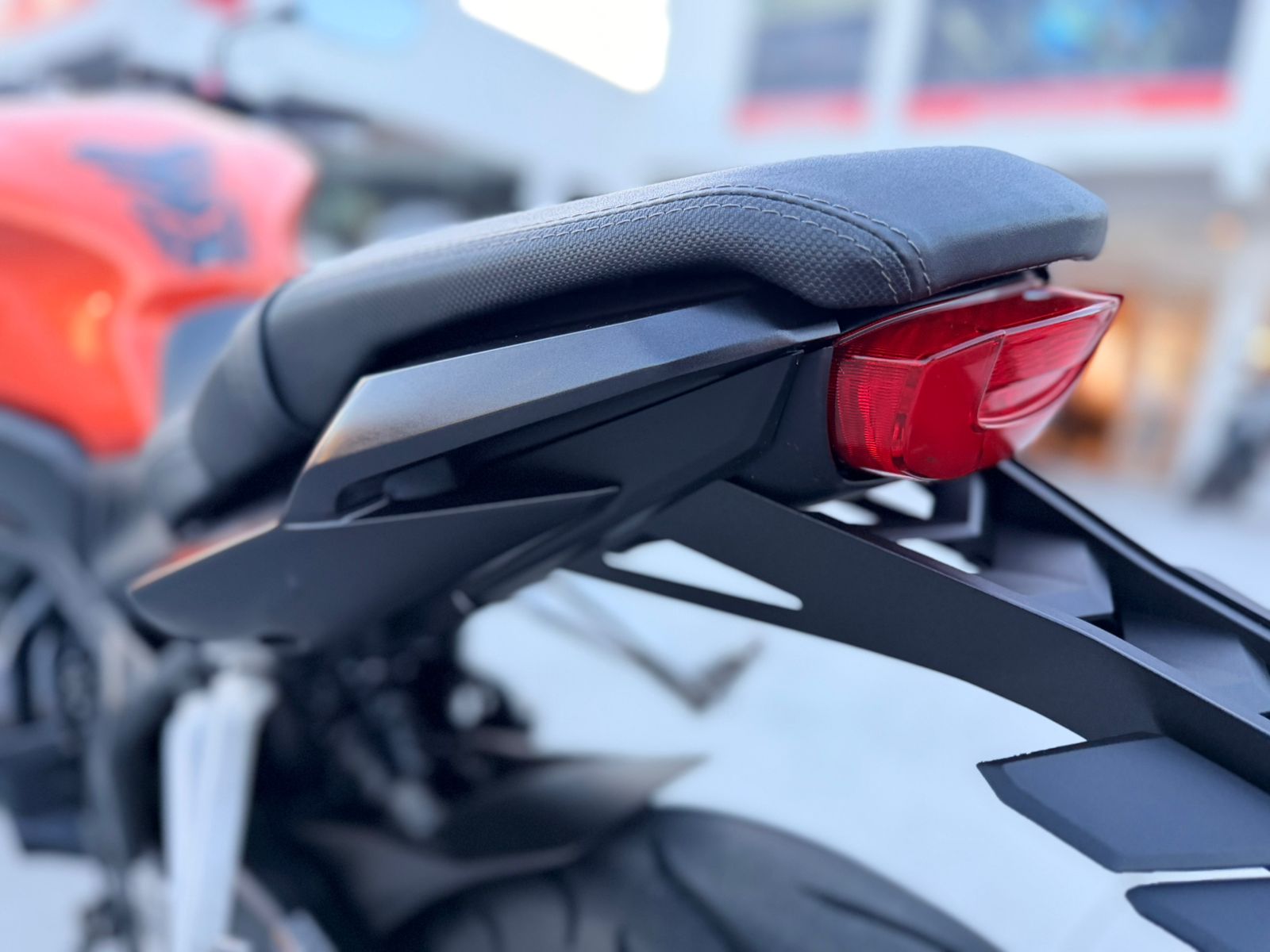 Cb 650 R