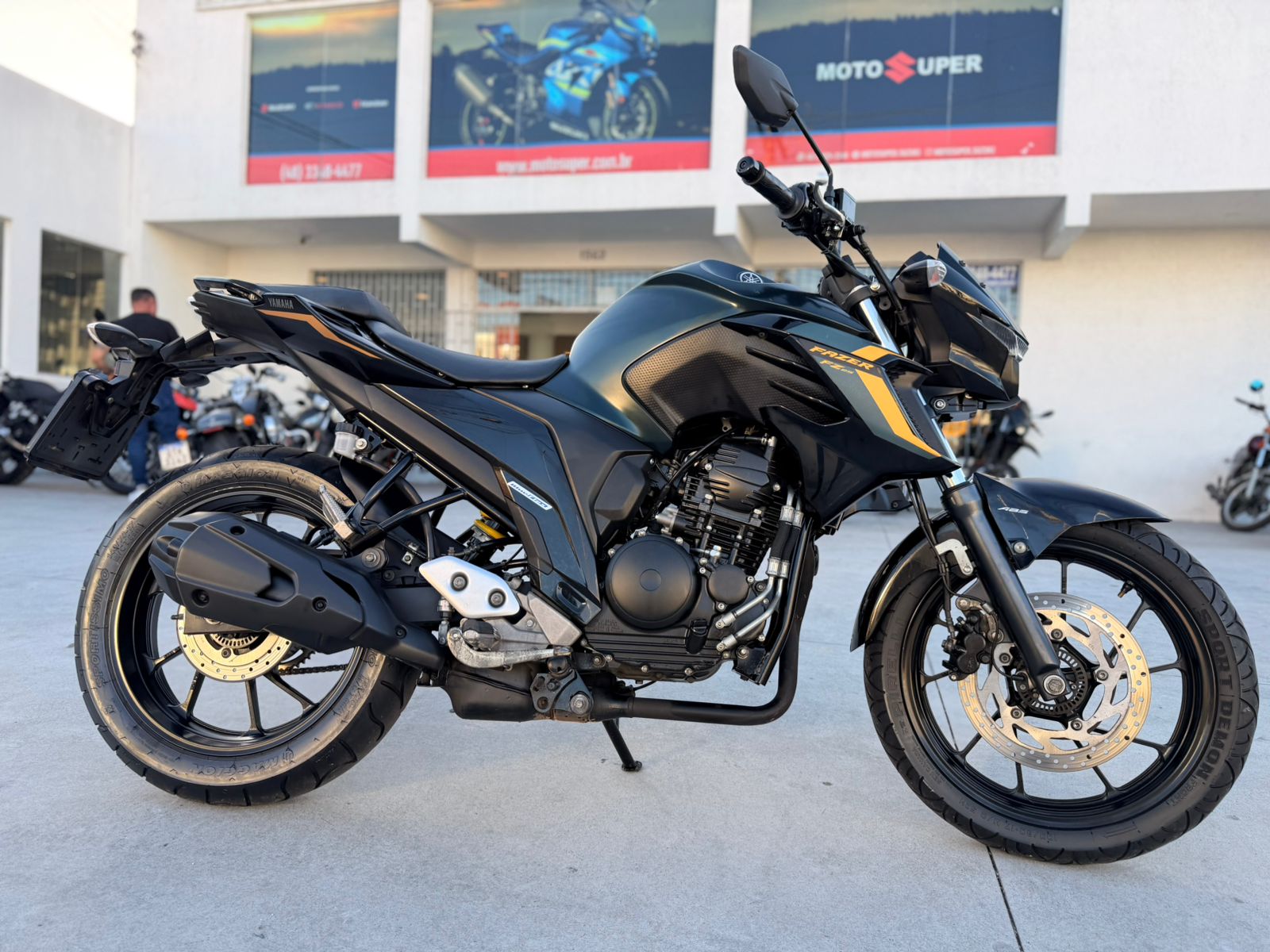FZ 25