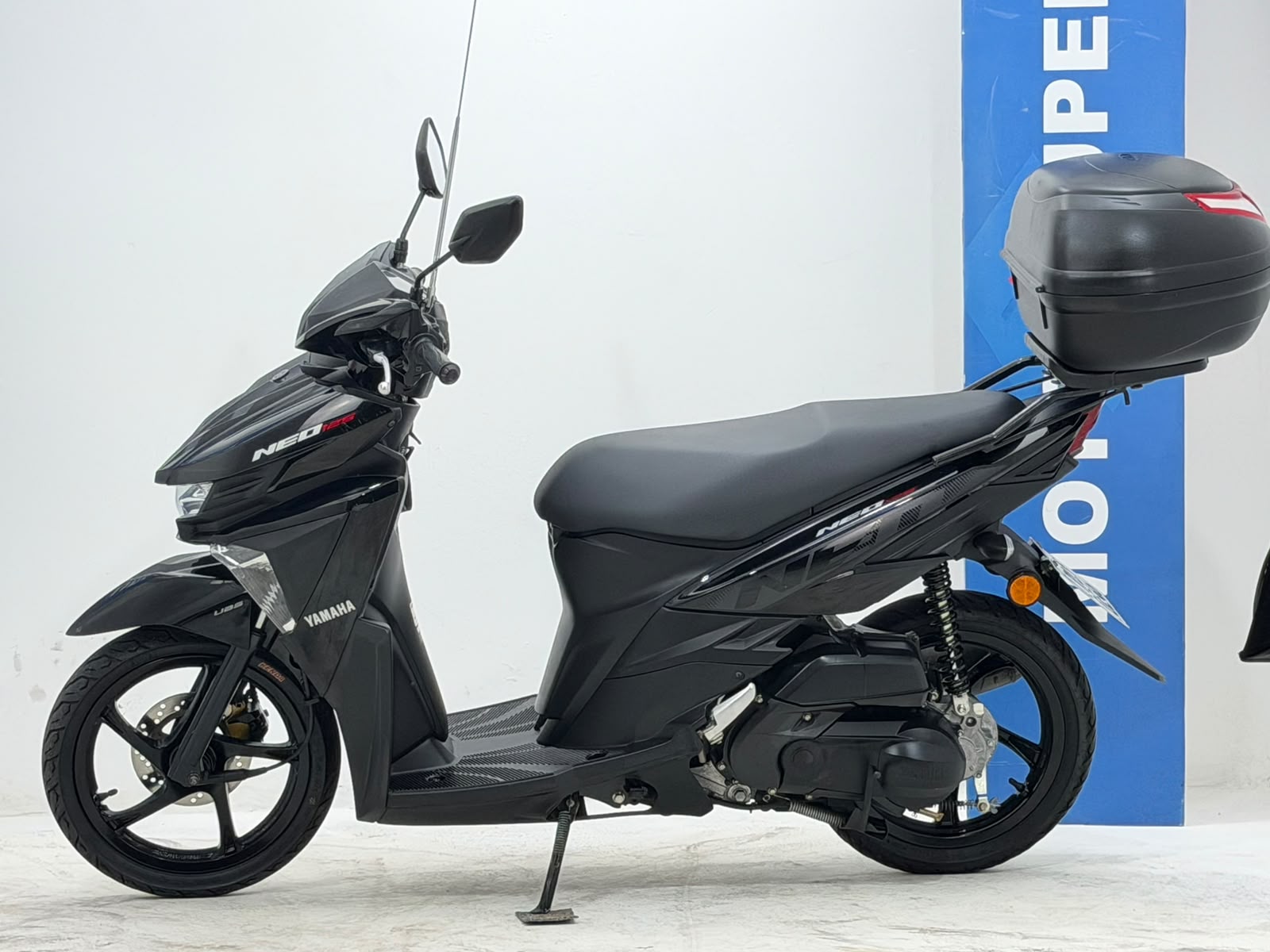 Neo 125 UBS
