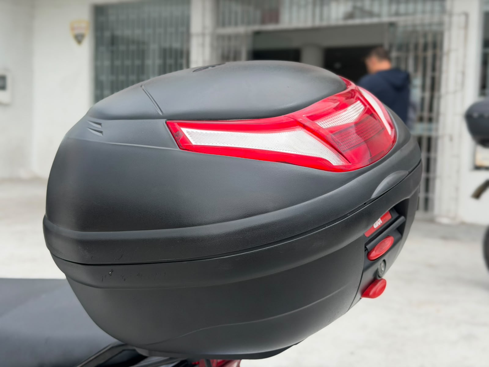 Neo 125 UBS